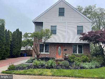 121 Charles Rd Magnolia, NJ 08049