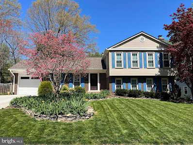 10706 Rippon Lodge Dr Fairfax, VA 22032