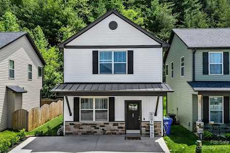 27 Greenly Ln Fletcher, NC 28732