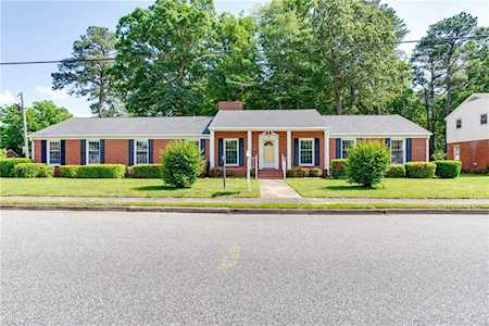 14 Albany Dr Hampton, VA 23666