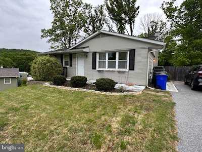 1627 Thomas Dr Point Of Rocks, MD 21777