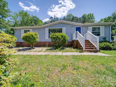 1034 Sentinal Oak Dr Lake Wylie, SC 29710