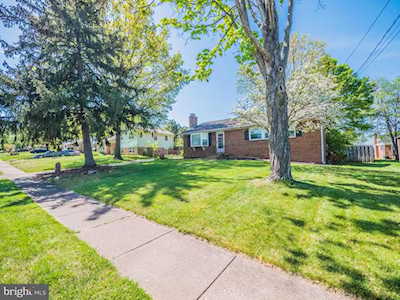 14715 Crenshaw Dr Centreville, VA 20120