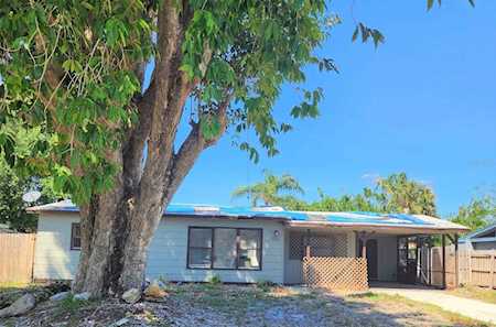 2056 Garden Ln Bradenton, FL 34205