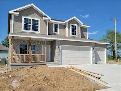 1000 Fox Trot Dr Odessa, MO 64076
