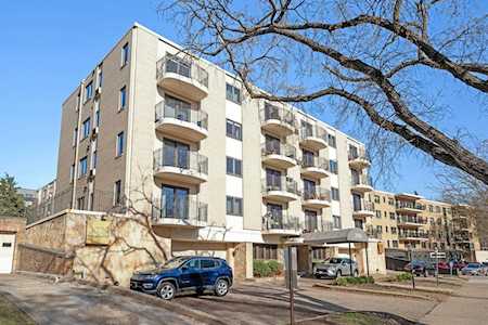 2928 Dean Parkway #3I Minneapolis, MN 55416