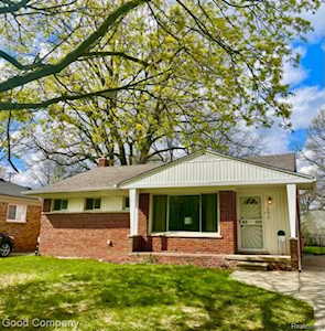 14610 Pearson St Oak Park, MI 48237