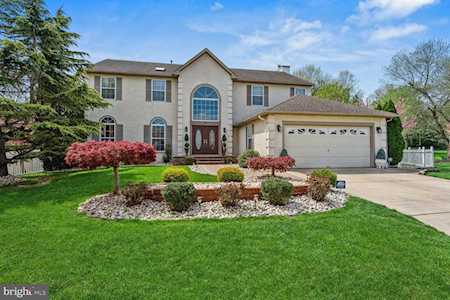 17 Albany Rd Marlton, NJ 08053