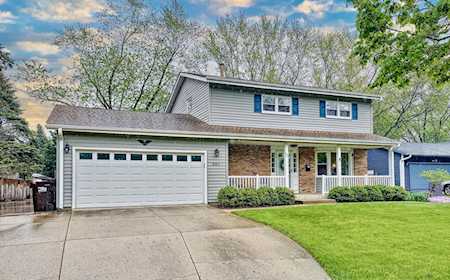 885 Nottingham Ln Crystal Lake, IL 60014