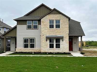 113B Pinnacle LN Kyle, TX 78640