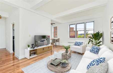 632 Warburton Avenue #2G Yonkers, NY 10701