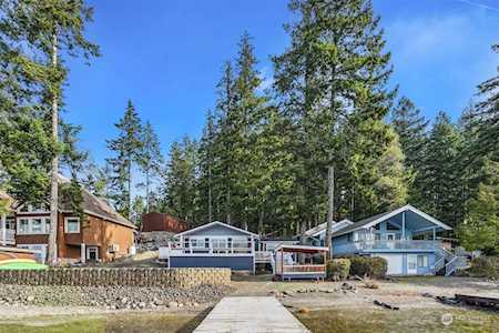 5210 E Mason Lake Dr W Grapeview, WA 98546