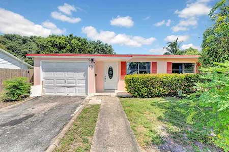 735 Magnolia Drive Lake Park, FL 33403