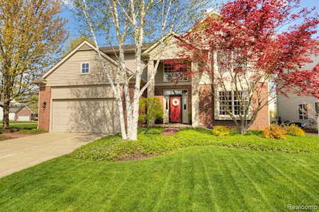 1174 Horseshoe Dr South Lyon, MI 48178