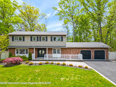 3 Halifax Dr Morganville, NJ 07751