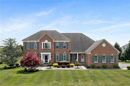 4521 Briarwood Dr Nazareth, PA 18064