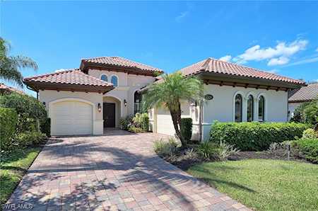 7304 Lantana Cir Naples, FL 34119