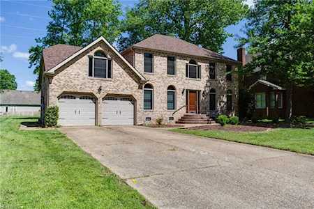 716 Yorkshire Trl Chesapeake, VA 23322