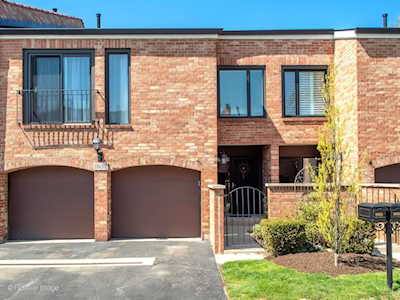 19W202 Newport Ln Oak Brook, IL 60523