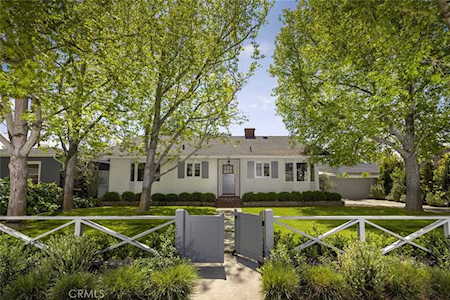 415 Walnut Place Costa Mesa, CA 92627