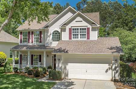 9709 Autumn Applause Dr Charlotte, NC 28277