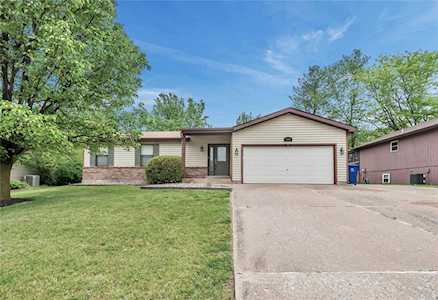 606 Lakewood Dr Lake St Louis, MO 63367