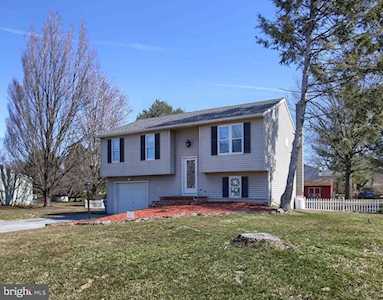 455 Holly Ann Dr Landisville, PA 17538
