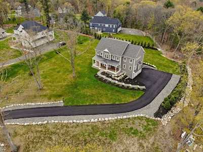147 Middle Rd Southborough, MA 01772