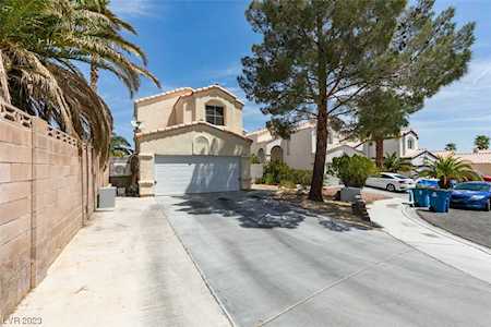 8124 Redskin Circle Las Vegas, NV 89145