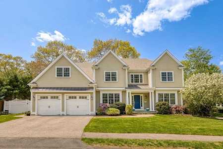 102 Woodledge Rd Needham, MA 02492