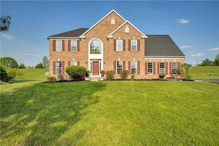 5481 Falcon Ct Bethlehem, PA 18017