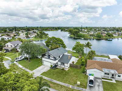 4668 NW 99th Ave Sunrise, FL 33351