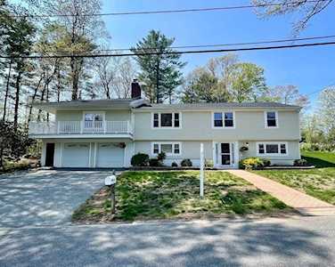 10 Gregory Island Road Hamilton, MA 01982