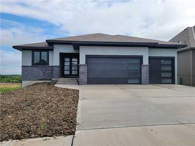 8181 Valley Rd Lenexa, KS 66220
