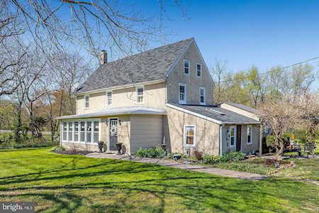 272 Woodstown Daretown Rd Pilesgrove, NJ 08098