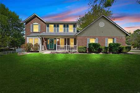 1608 Cobblestone Creek Dr Florissant, MO 63031