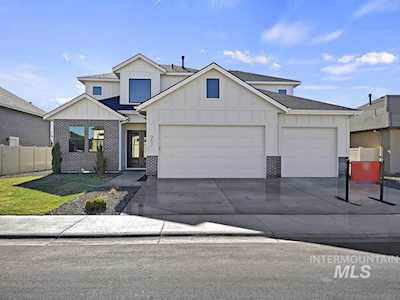 4717 N Mckinley Park Meridian, ID 83646
