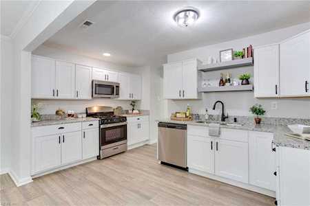 332 Shawen Dr Hampton, VA 23669