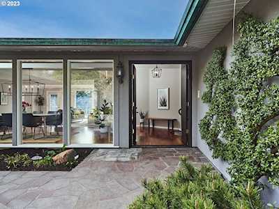 4473 SW Greenleaf DR Portland, OR 97221