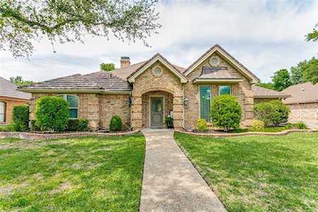 412 Evergreen Drive Hurst, TX 76054