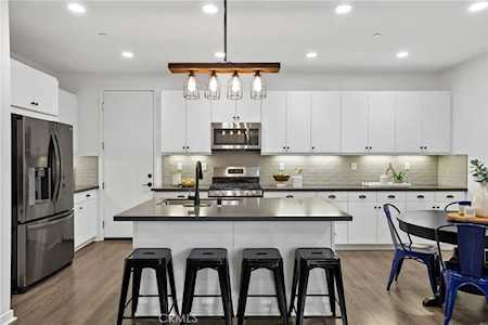 60 Jasmine Lake Forest, CA 92630