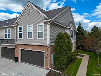 2017 Knollwood Dr Canton Twp, MI 48188