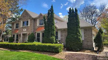 41379 Carriage Hill Dr Novi, MI 48375