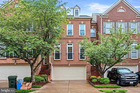 9194 Point Replete Dr Fort Belvoir, VA 22060
