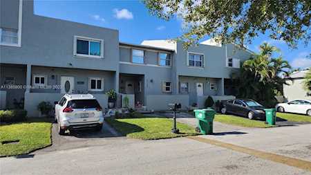 9100 SW 203rd Ter Cutler Bay, FL 33157
