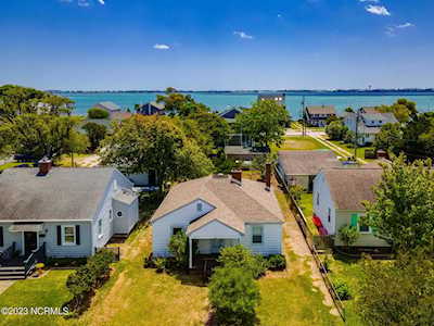 1607 Shepard Street Morehead City, NC 28557