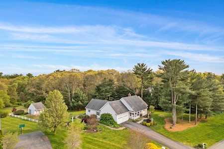 17 Hitching Post Road Lakeville, MA 02347