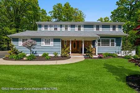 17 Oakland Ct Matawan, NJ 07747
