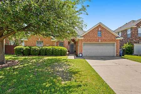 5704 Oakmont Lane Haltom City, TX 76137