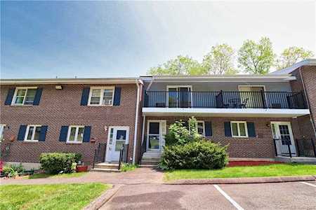 25 Woodridge Dr #25 Cheshire, CT 06410